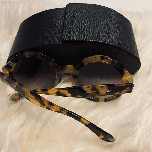 Gently used authentic Prada sunglasses - Picture 3 of 8